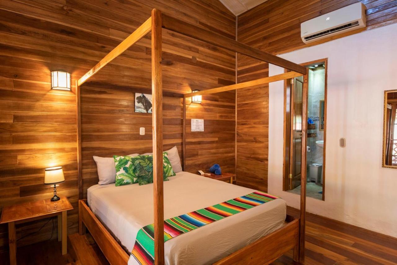 Poolside Beach House At Pangea Lodge Manzanillo  Εξωτερικό φωτογραφία